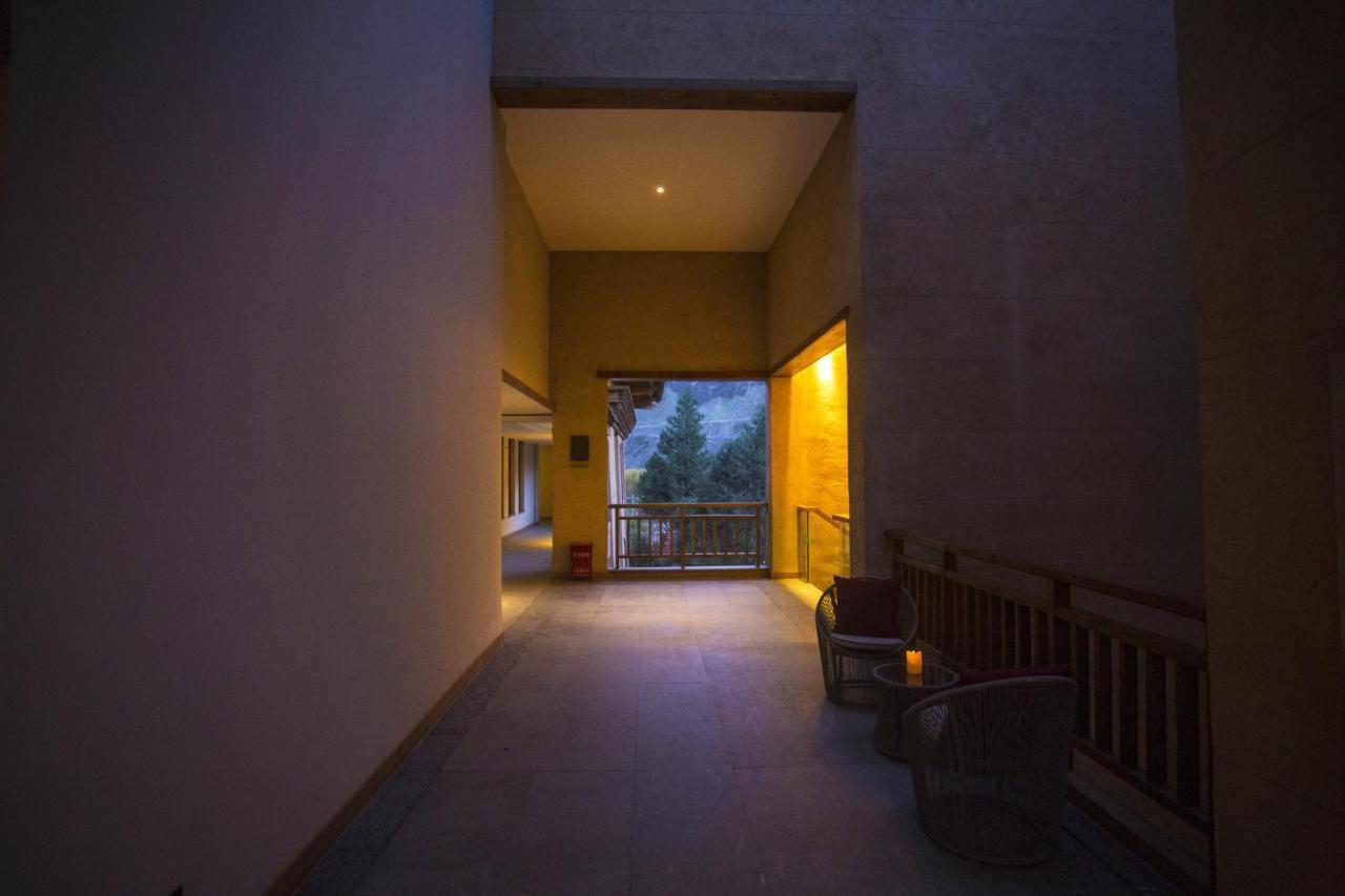 Hotel Lux* Tea Horse Road Benzilan Exterior foto